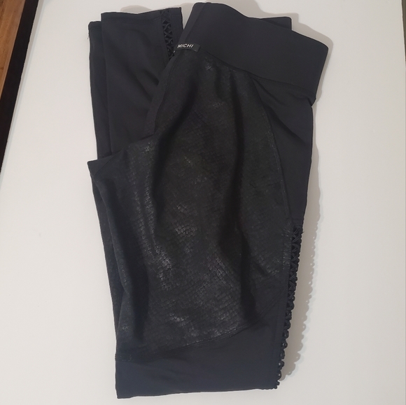 EUC Michi Barre Black Python Legging - Picture 6 of 9